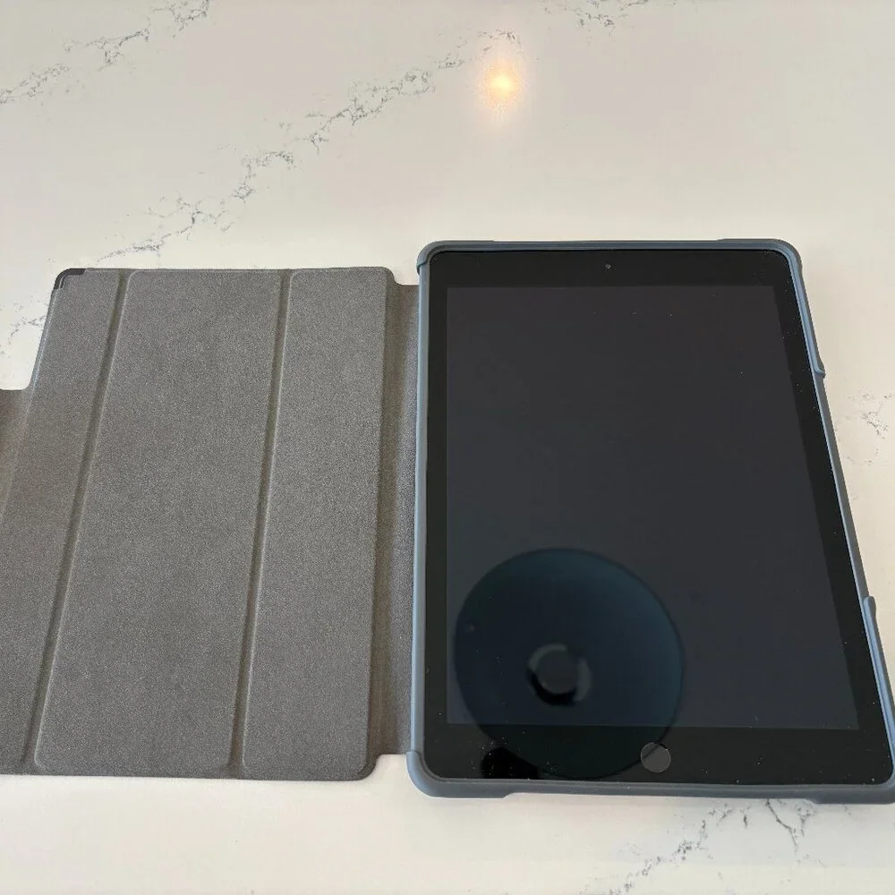 iPad - 6th Generation - with case & charging cord
